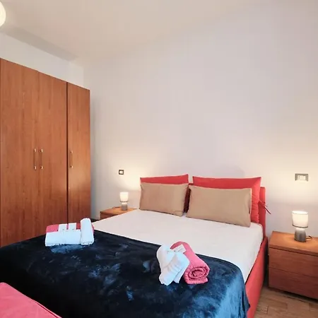 Cozy Flat Private Patio 2 Min Walk To Metro *