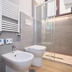 Cozy Flat Private Patio 2 Min Walk To Metro Apartamento