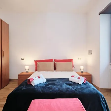 Cozy Flat Private Patio 2 Min Walk To Metro