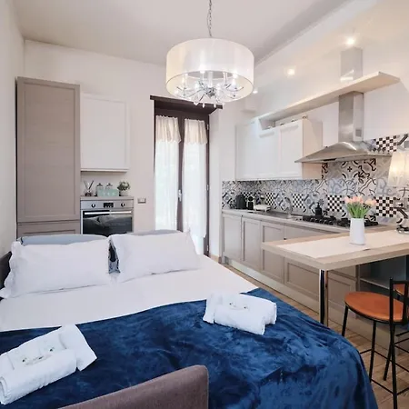 Cozy Flat Private Patio 2 Min Walk To Metro Apartment *