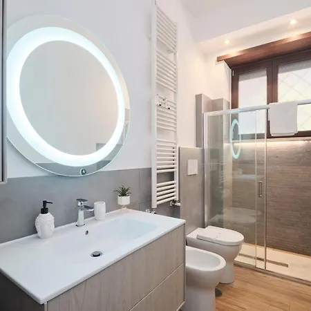 Cozy Flat Private Patio 2 Min Walk To Metro *