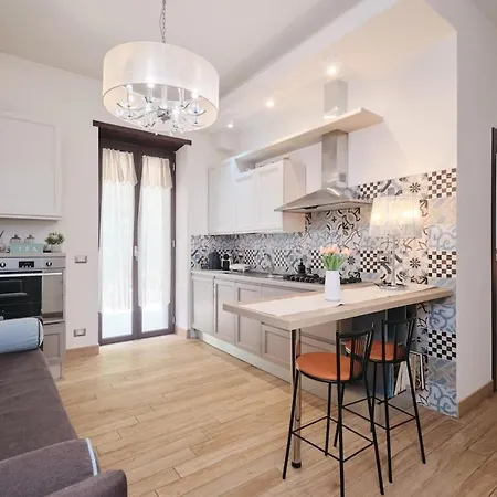 Cozy Flat Private Patio 2 Min Walk To Metro Roma