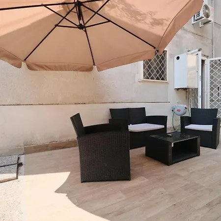 Apartment Cozy Flat Private Patio 2 Min Walk To Metro Rome