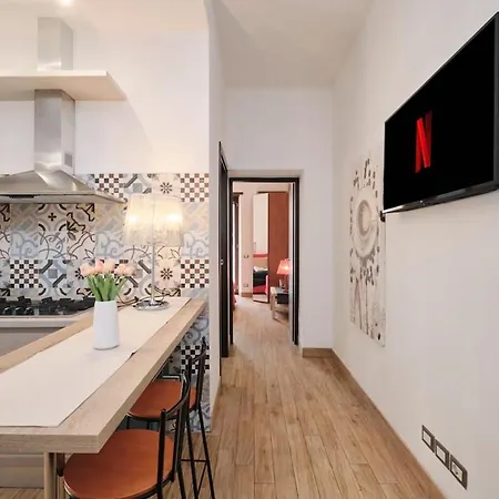Cozy Flat Private Patio 2 Min Walk To Metro Roma