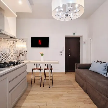 Cozy Flat Private Patio 2 Min Walk To Metro